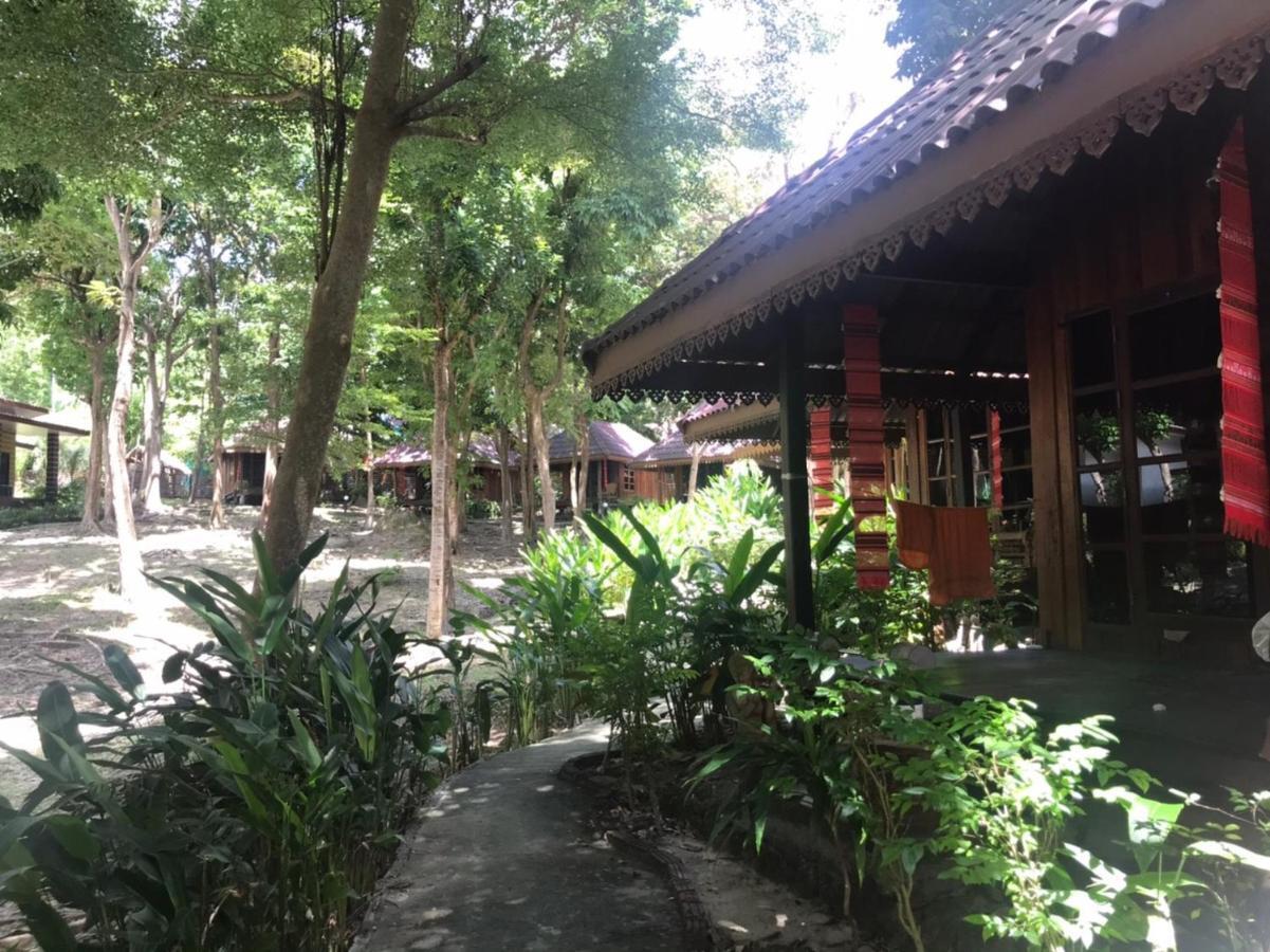 Lipe Sunset Forest Resort Bagian luar foto